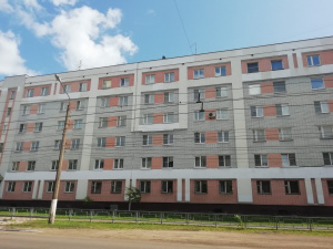 Косметический ремонт фасада дома по улице Маршала Конева, д.5